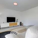 Mesas Modern With Pool In