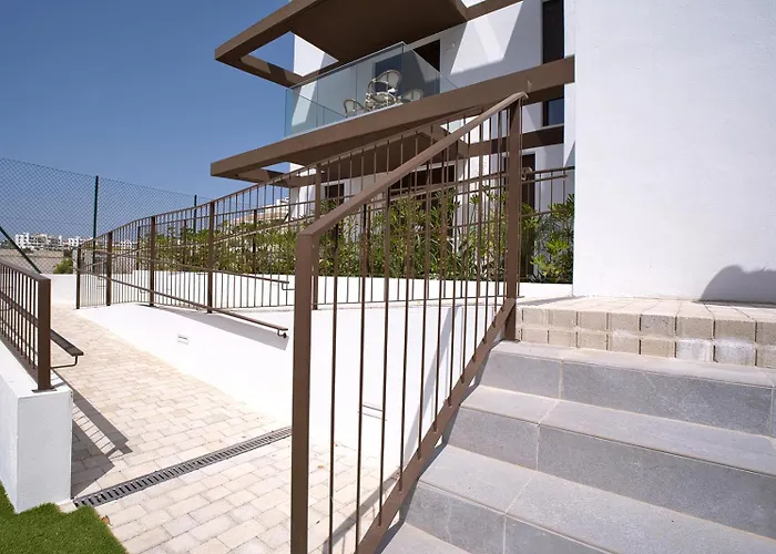 Mesas Modern With Pool In *