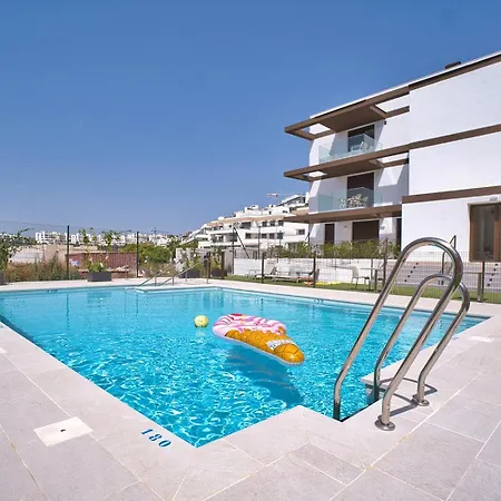 Mesas Modern With Pool In Lejlighed *