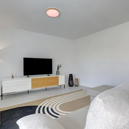 Mesas Modern With Pool In